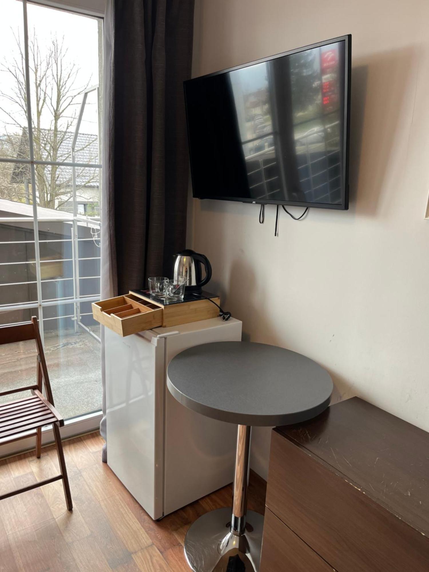 Route 7 Rooms 麦伦尼塞 外观 照片