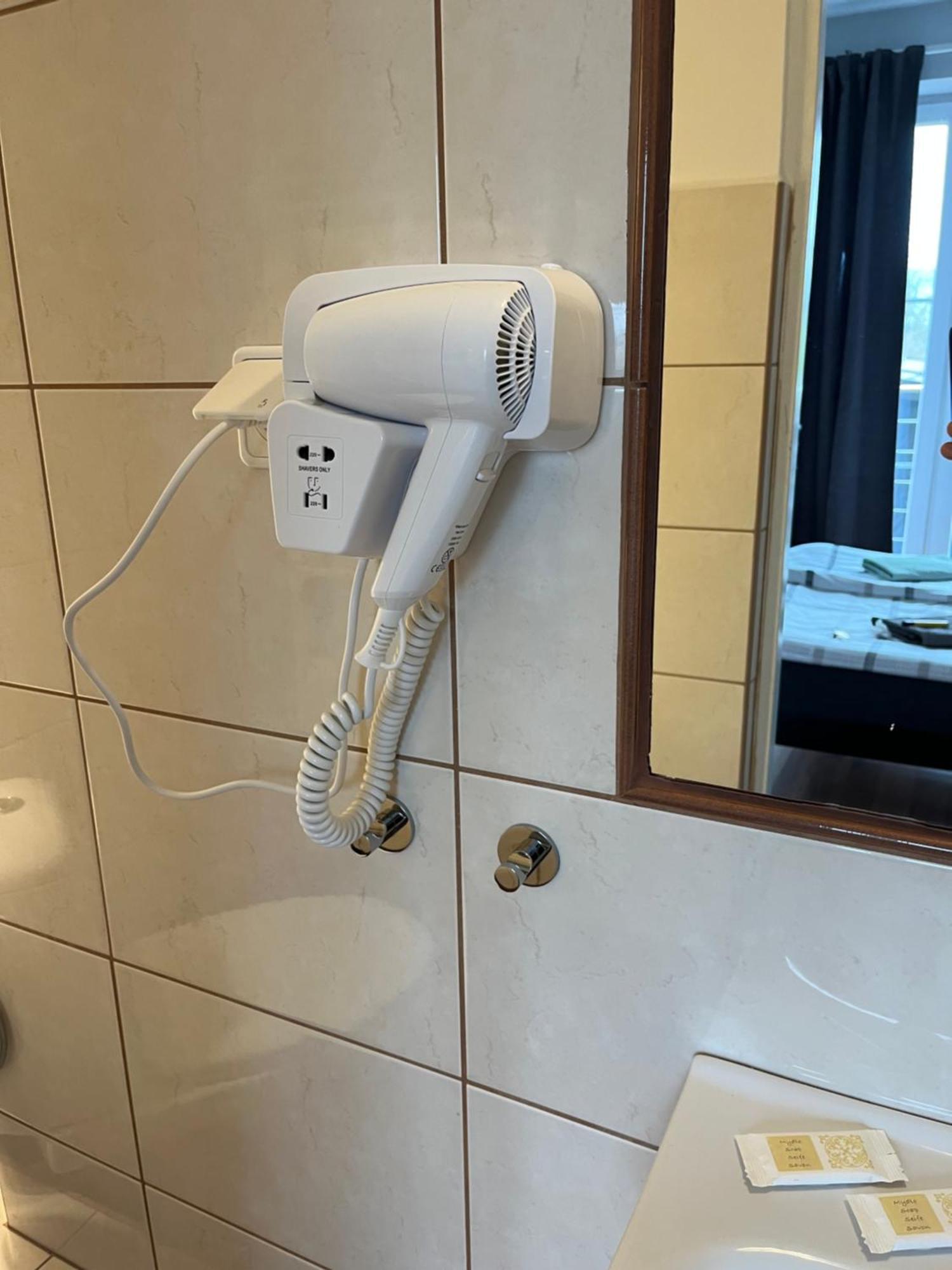 Route 7 Rooms 麦伦尼塞 外观 照片
