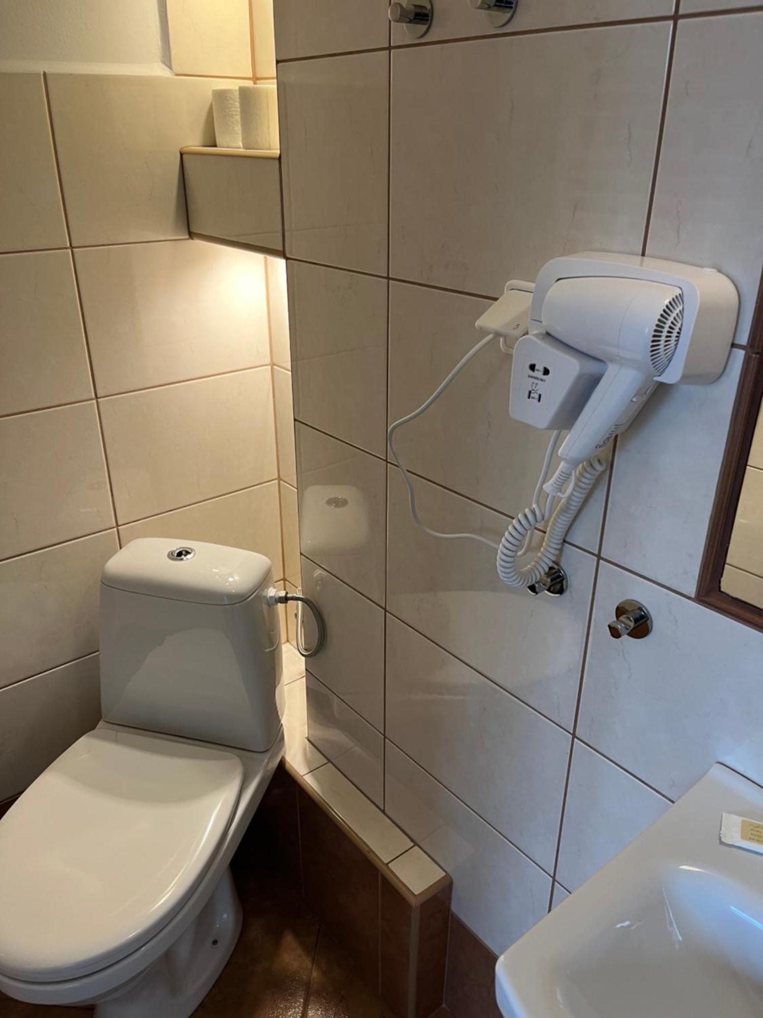 Route 7 Rooms 麦伦尼塞 外观 照片