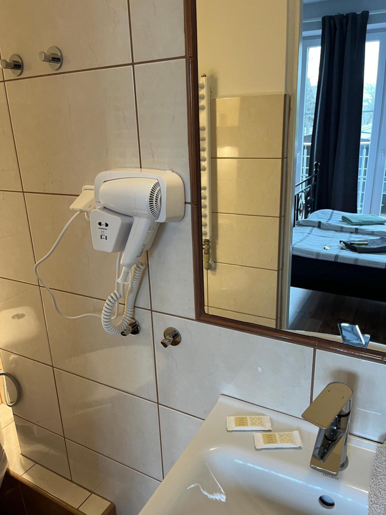 Route 7 Rooms 麦伦尼塞 外观 照片
